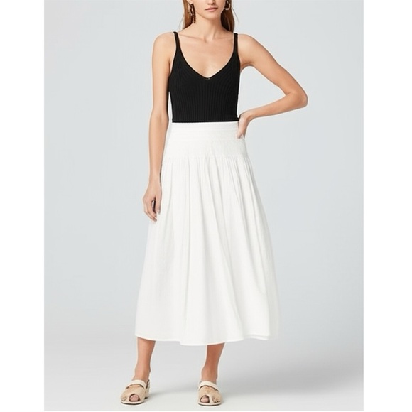 She + Sky Ribbed Knit Lightweight Sweater Tank Top V Neck in Black (s, m, l) - Picture 11 of 11